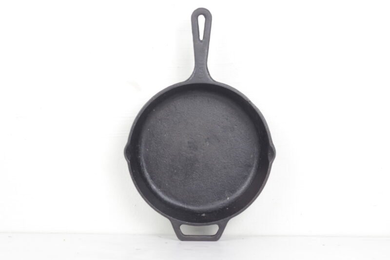 cast iron skillet with handle